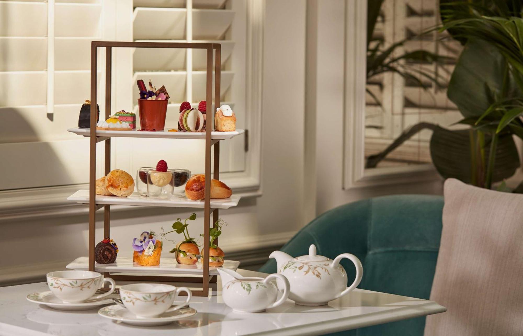 100 Queen'S Gate Hotel London, Curio Collection By Hilton Exteriér fotografie Afternoon tea at the St. Regis Dubai