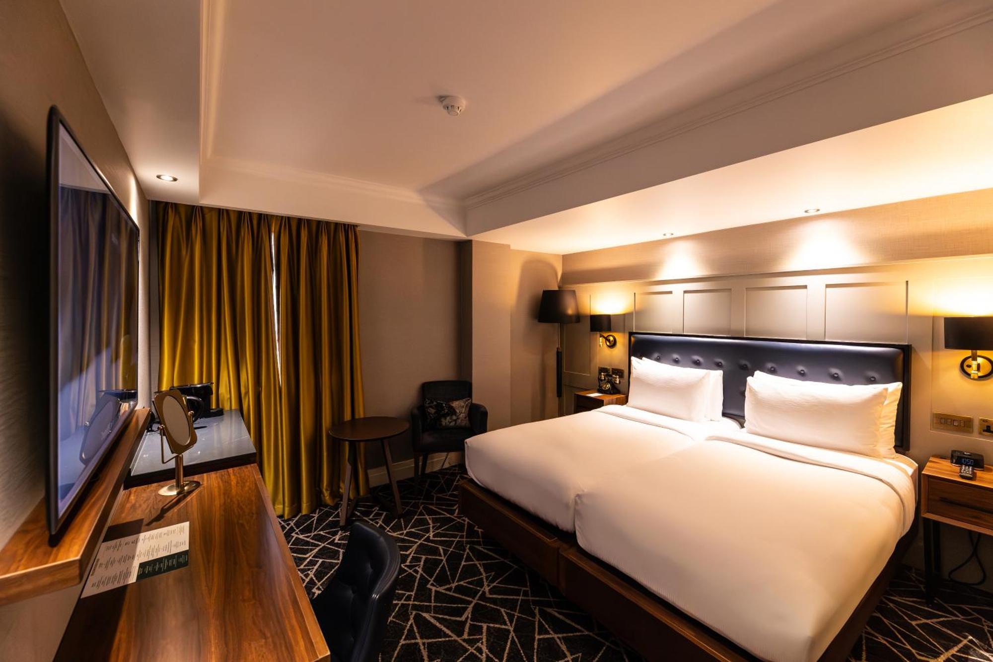 100 Queen'S Gate Hotel London, Curio Collection By Hilton Exteriér fotografie Deluxe Room