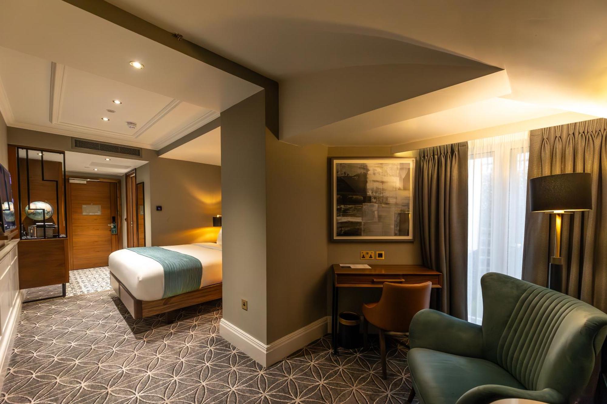 100 Queen'S Gate Hotel London, Curio Collection By Hilton Exteriér fotografie A suite at the hotel