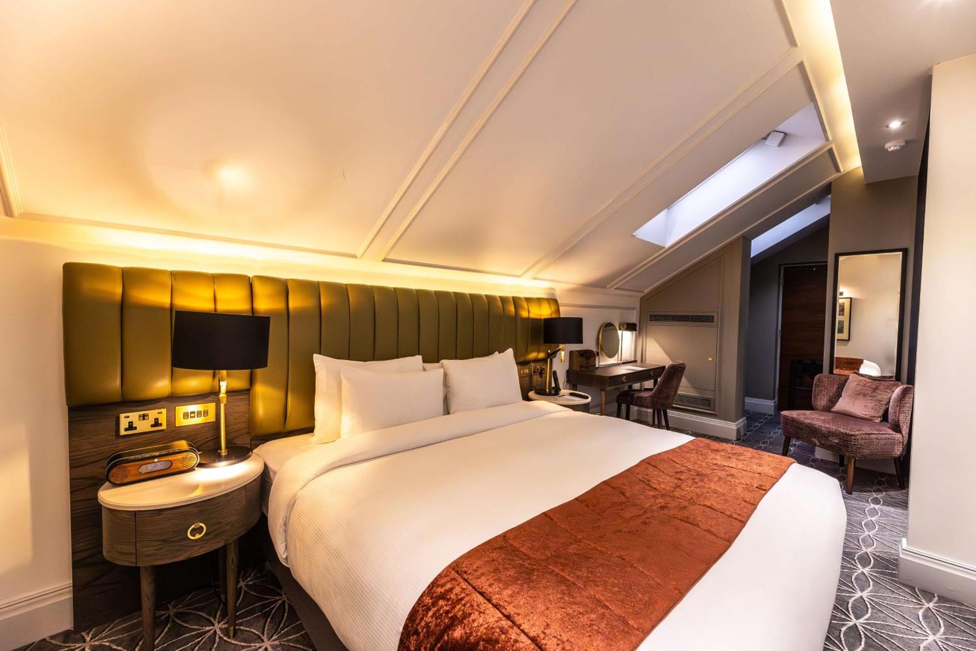 100 Queen'S Gate Hotel London, Curio Collection By Hilton Exteriér fotografie A room at the hotel